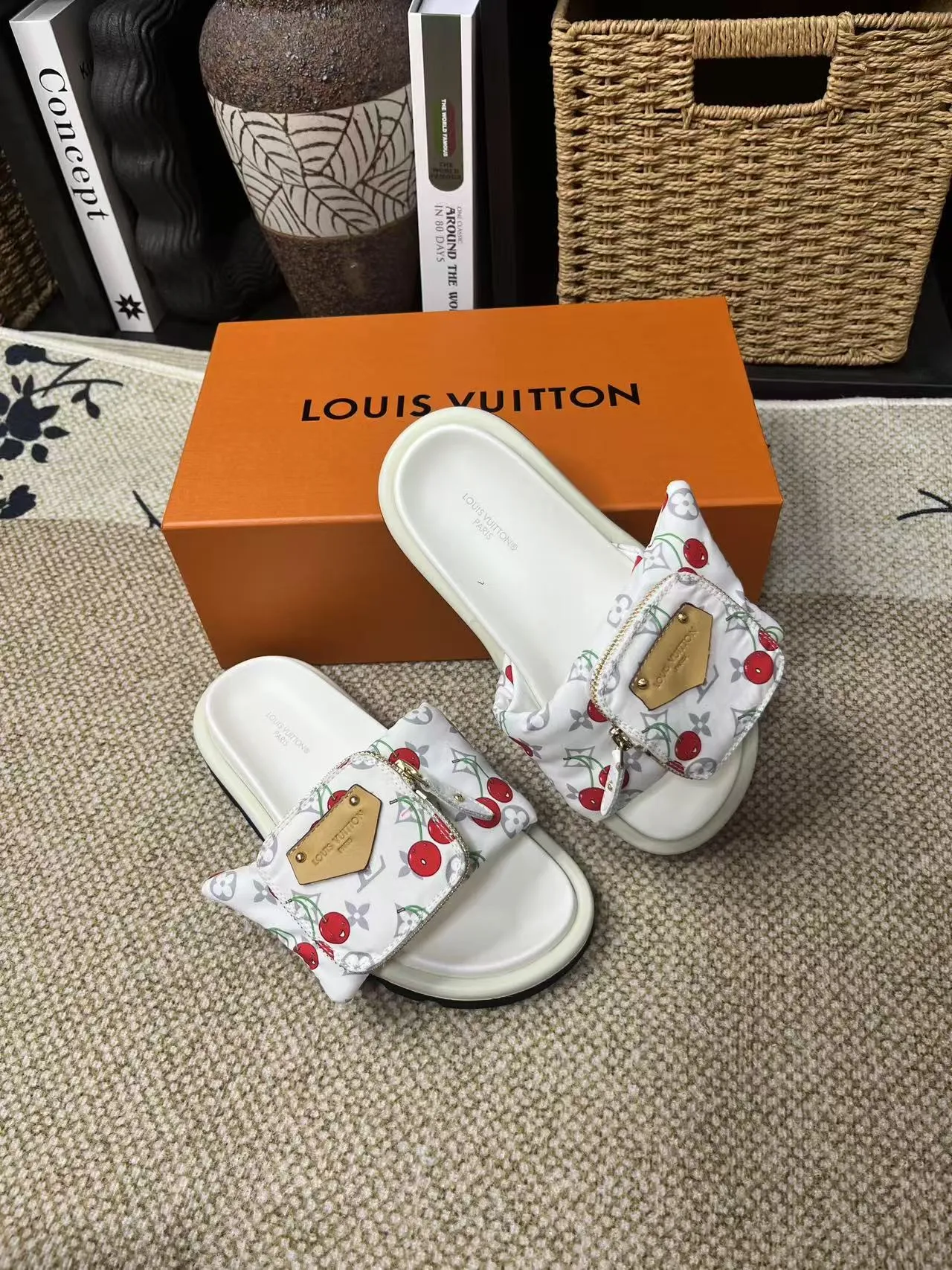 P380 yuan LV Louis Vuitton Full of high-end feel! A popular model among bloggers at home and abroad, it’s retro and fashionable, and looks stunning on your feet! Mainly recommended model on the official website★ ━━━━━ ЅᏇєєt ━━━━━ ▪️Upper: original calfskin ➕5D printing process ▪️Inner: imported mixed sheepskin ▪️Outsole: original molded foam outsole ▪️Size: Female 35-40 Men's 39-44 (women's 41 men's 45)